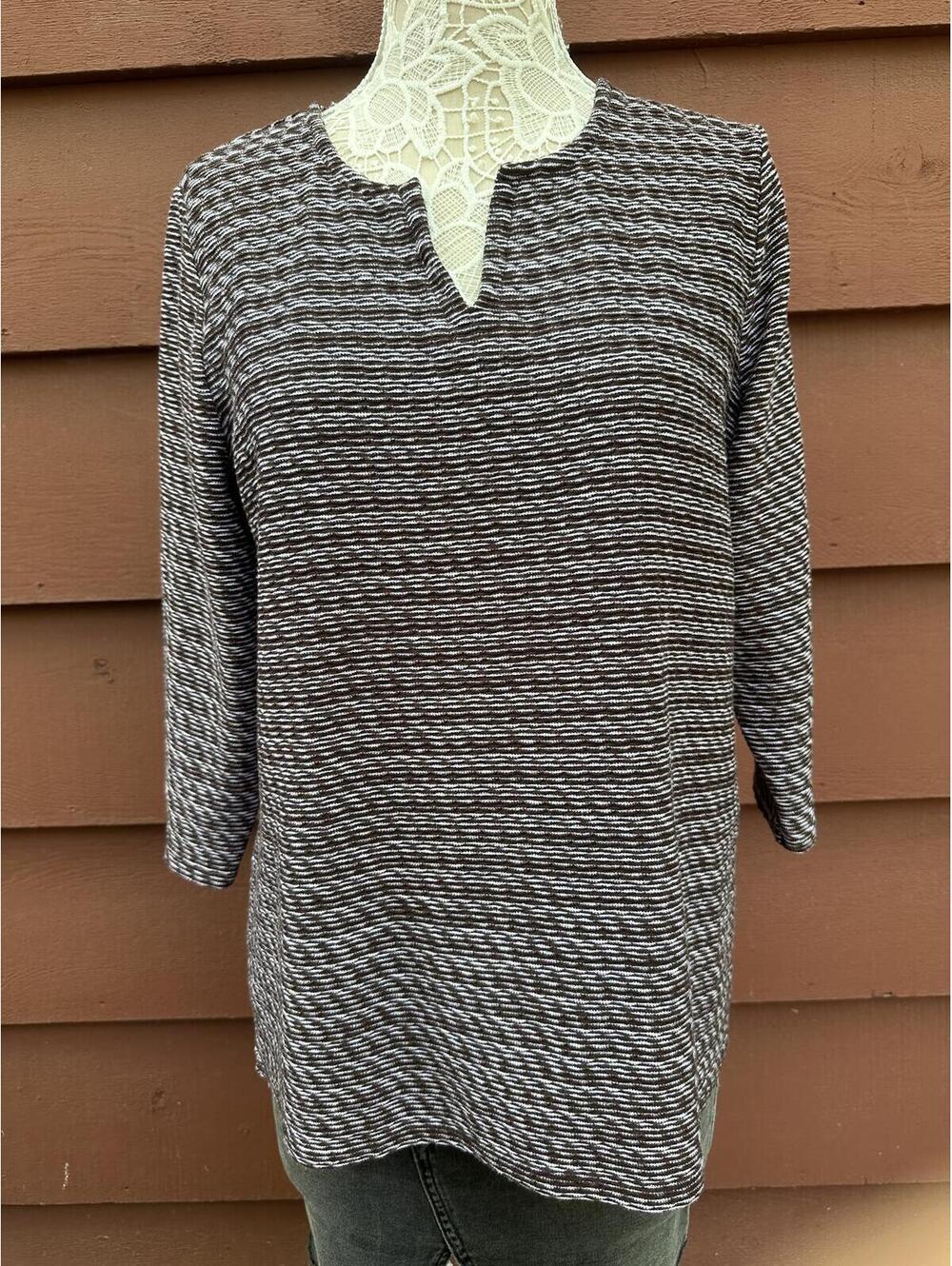 Chico's Textured Knit Top Brown White Three Quarter Sleeve Relaxed Fit